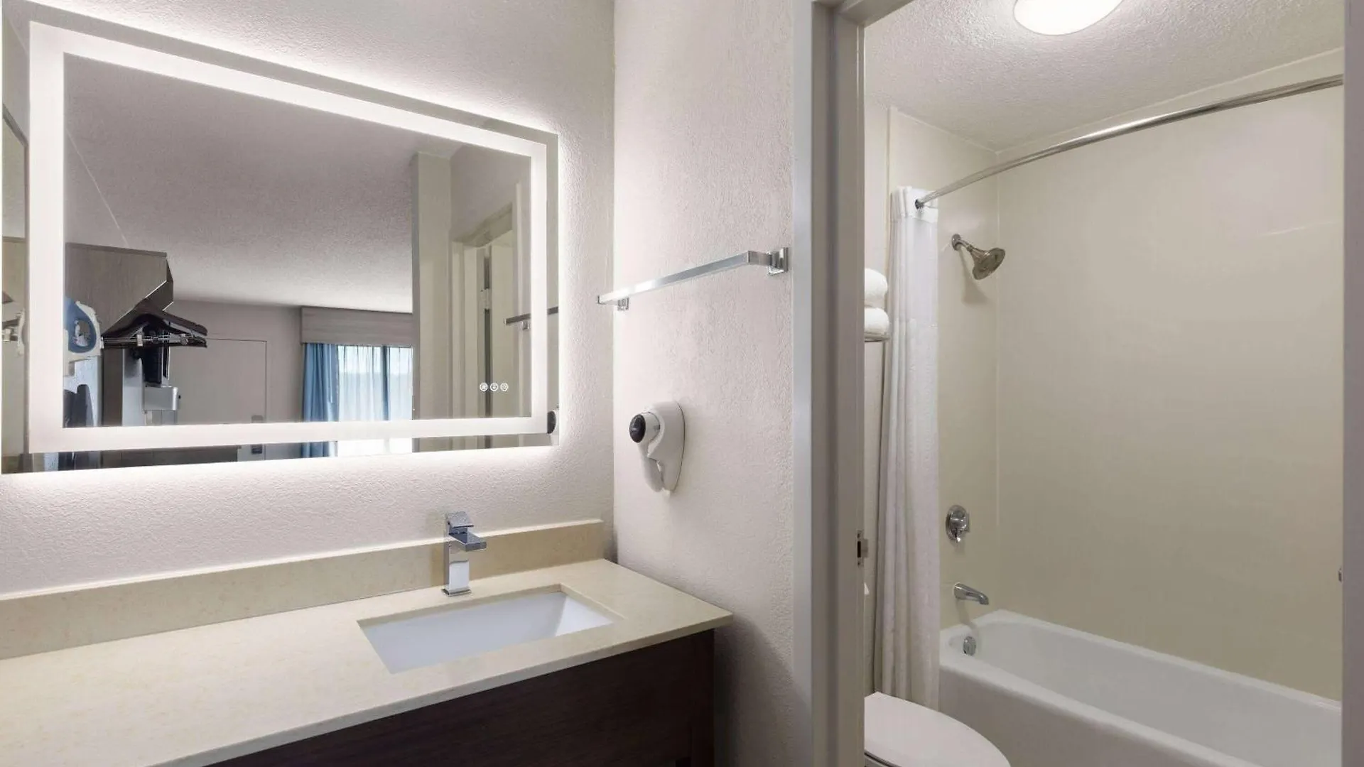 Baymont By Wyndham Nashville Airport
