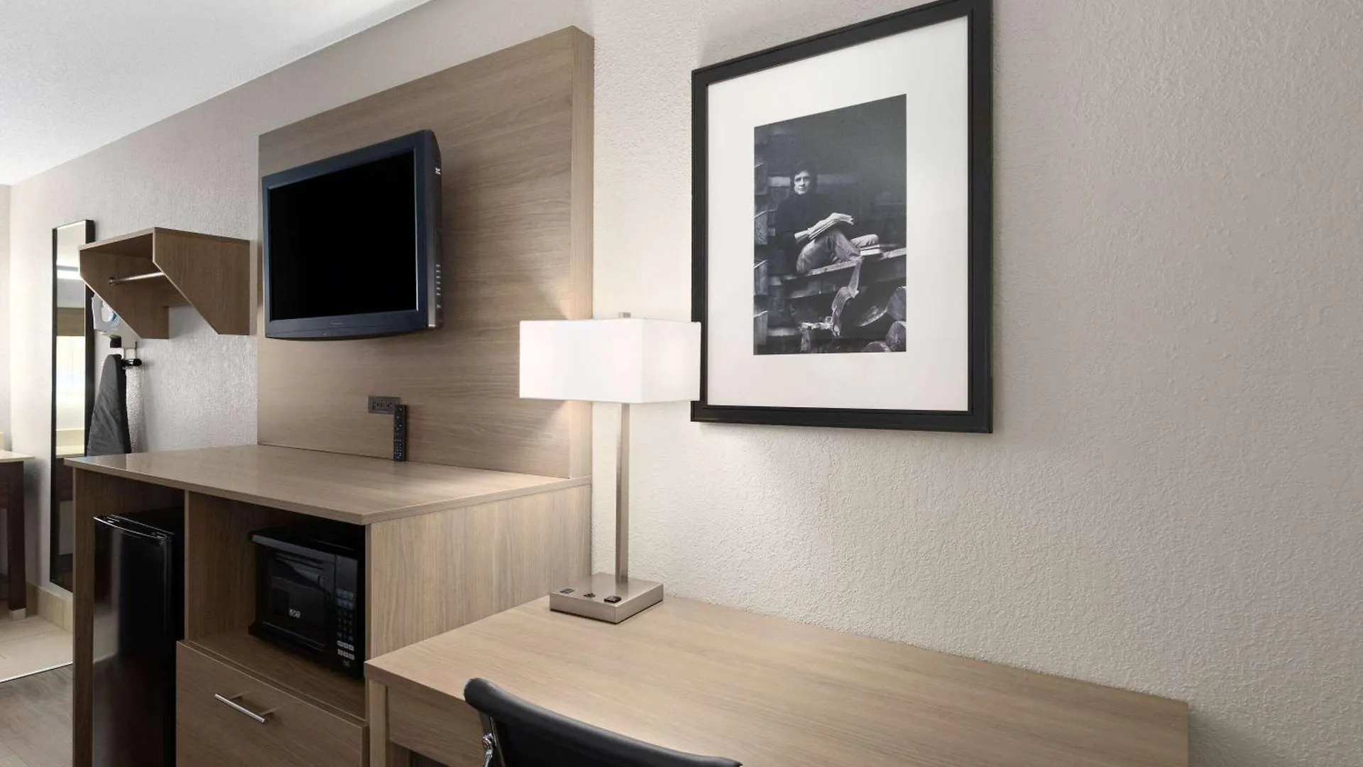 Hotel Baymont By Wyndham Nashville Airport