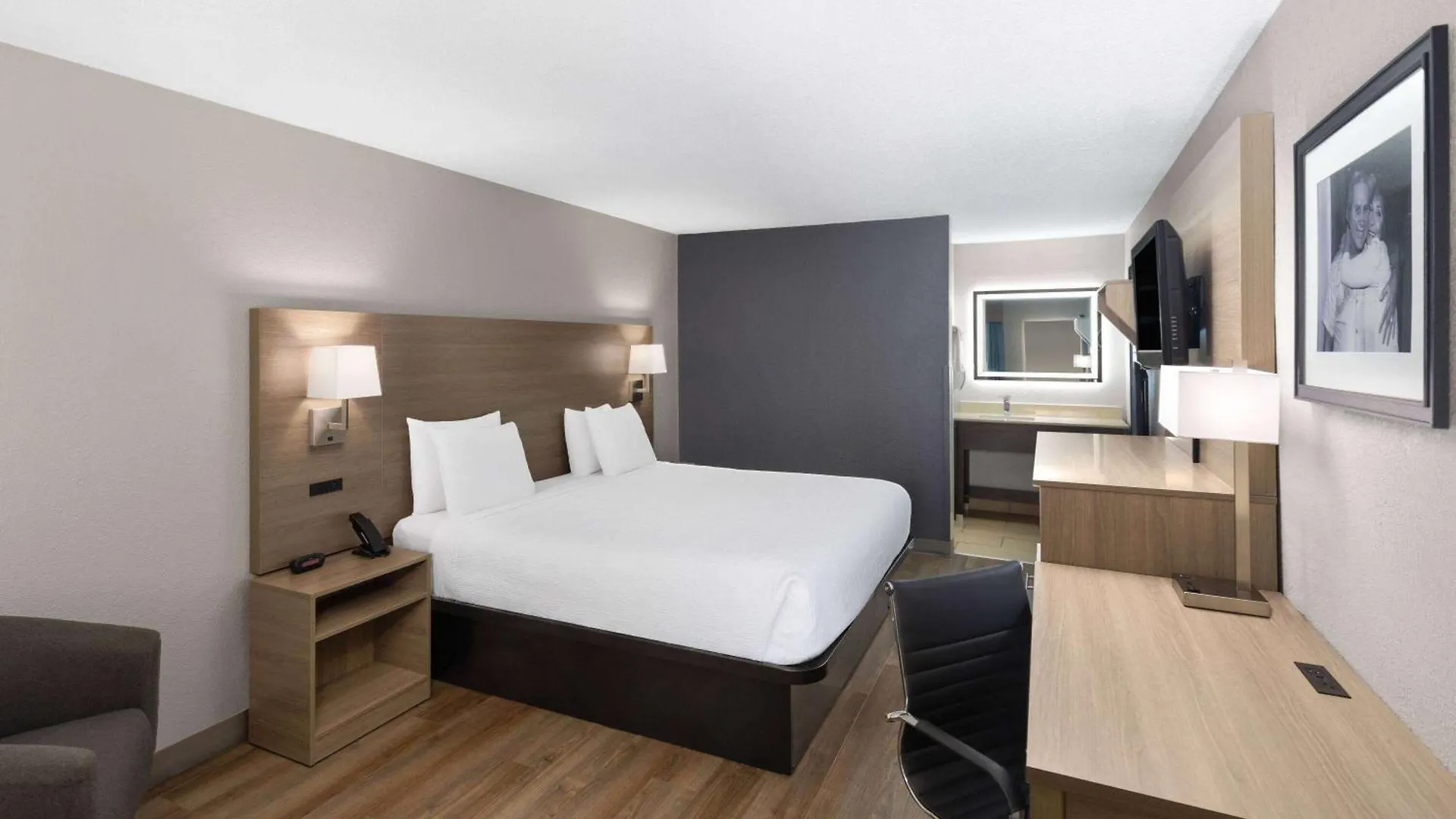 Baymont By Wyndham Nashville Airport Hotel