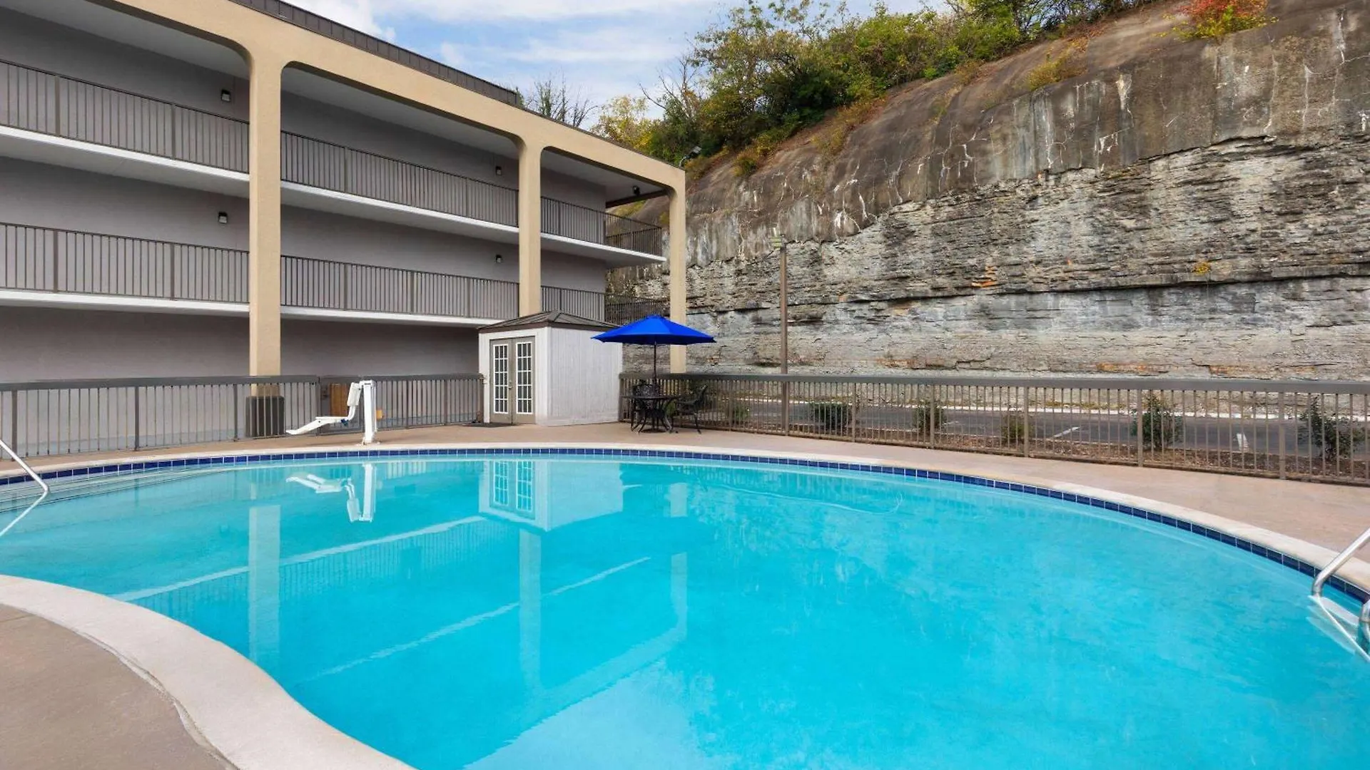 Hotel Baymont By Wyndham Nashville Airport